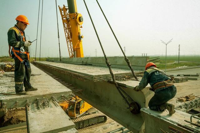 A heavy highway under construction 1200x800